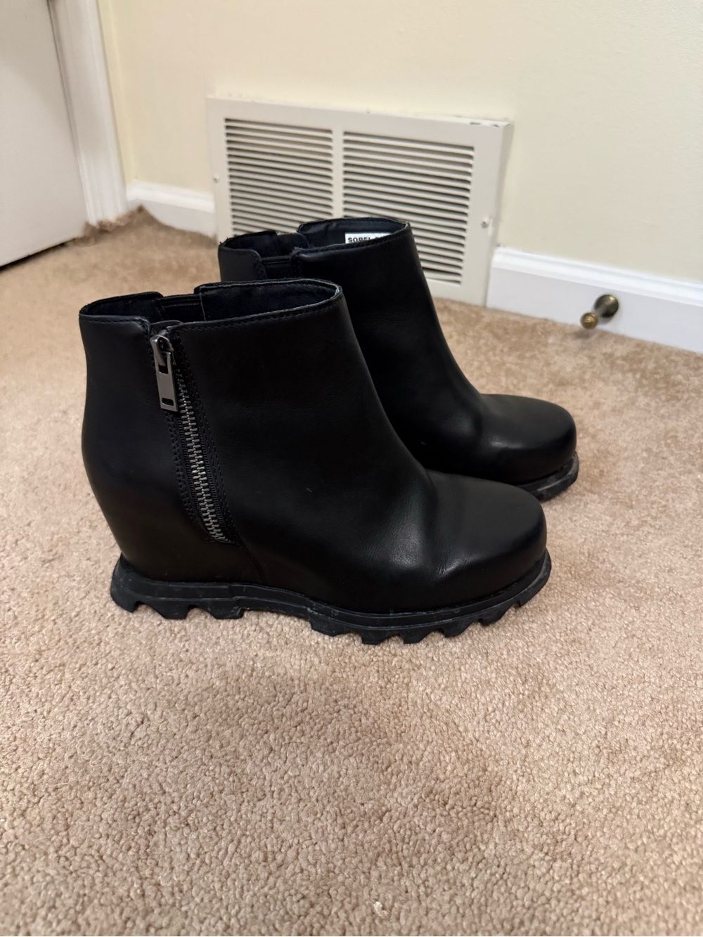 SOREL Joan of Arctic Black Wedge Ankle Boots, Like New Condition